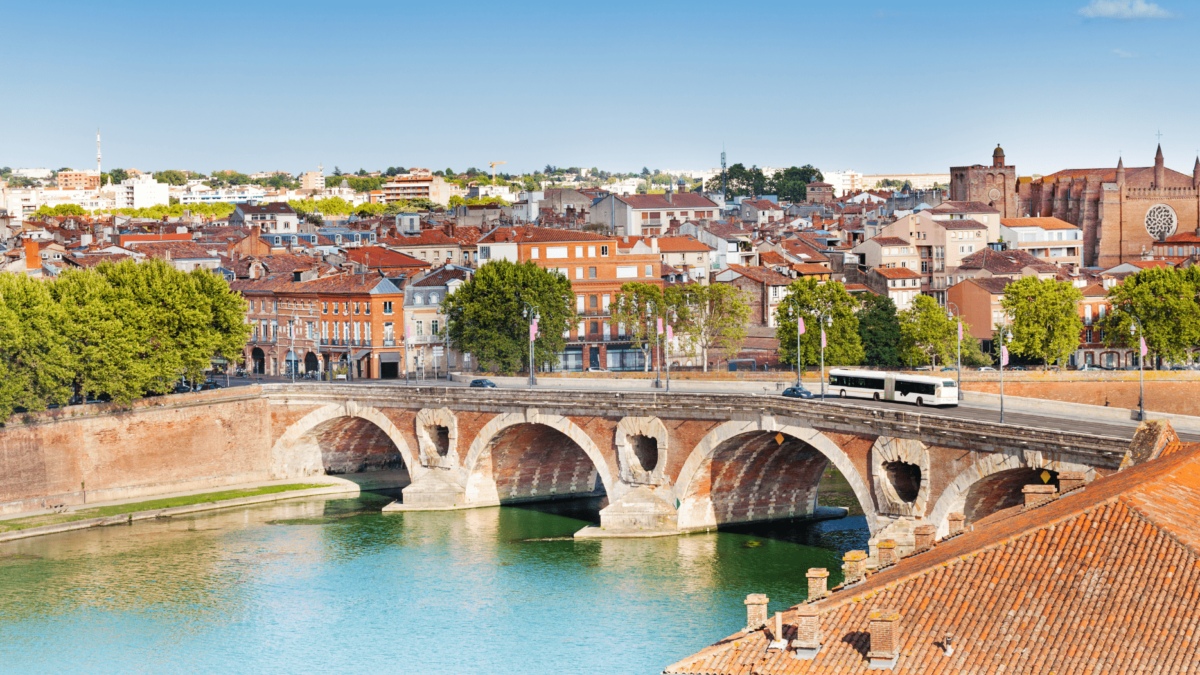 Teen girls in Toulouse