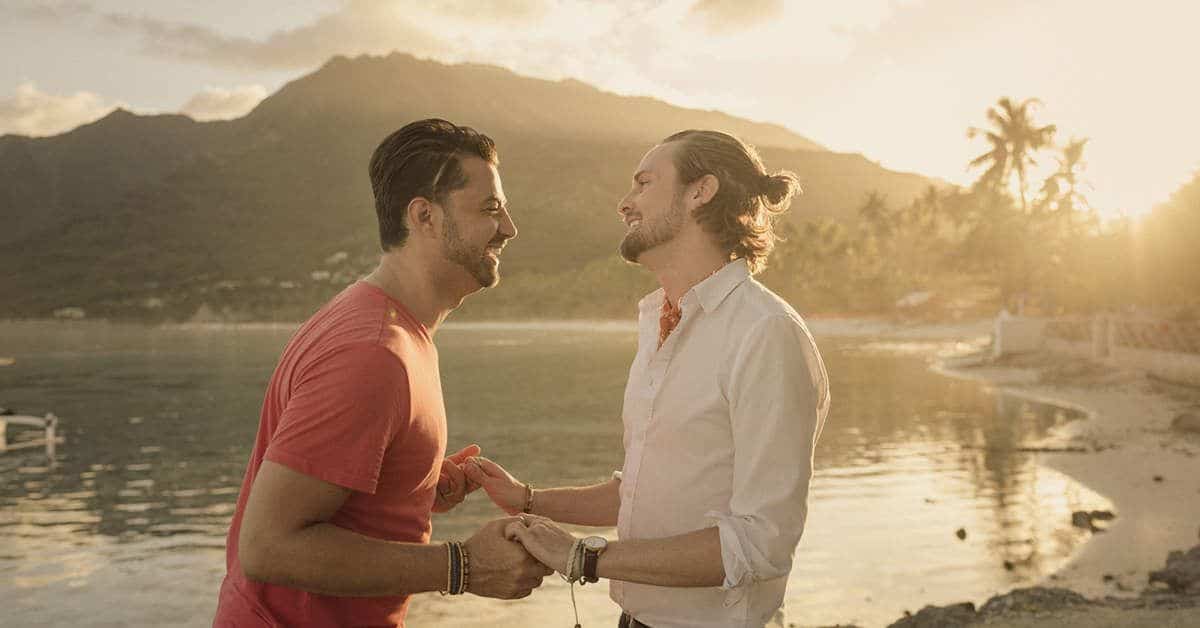 Tahiti gay couple